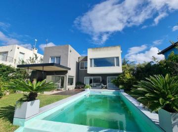 Casa · 230m² · 5 Ambientes · 1 Cochera · Casa en Venta en San Benito, Villanueva, Tigre, G. B. a. Zona Norte