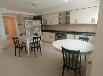 Casa · 220m² · 6 Ambientes · 2 Cocheras · Chalet 5 Ambientes - Chauvin