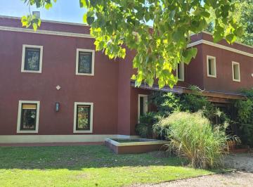 Casa · 550m² · 6 Ambientes · 4 Cocheras · Venta de Casa en Haras El Malacate Exaltación de La Cruz
