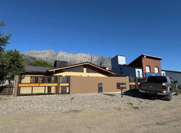 Casa · 62m² · Casa en Venta - 2 Dorm. 1 Baño - Cochera - 125 m² - El Bolsón