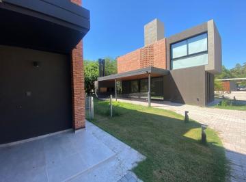 Casa · 135m² · 6 Ambientes · 2 Cocheras · Se Alquila Housing Casas de 2/3 Dorm.