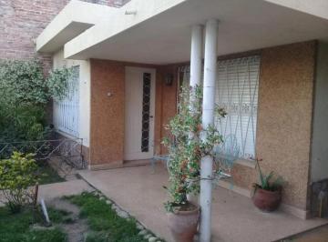 Casa · 260m² · 8 Ambientes · 2 Cocheras · Casa en Venta - 5 Dorm. 5 Baños - Cochera - 300 m² - La Falda, Córdoba