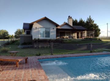 Casa · 275m² · 5 Ambientes · 2 Cocheras · Casa en Venta - 4 Dorm. 4 Baños - Cocheras - 1.885 m² - Tandil