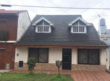 Casa · 200m² · 6 Ambientes · Casa en Venta - 3 Dorm. 3 Baños - 200 m² - Florencio Varela