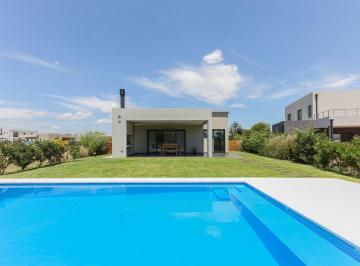 Casa · 114m² · 3 Ambientes · 1 Cochera · Casa Venta 3 Amb Sta Lucía Pilar Este Lote Central