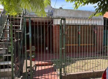 Casa · 102m² · 4 Ambientes · 1 Cochera · Venta de Casa 3 Amb con Dptos Malvinas Argentinas