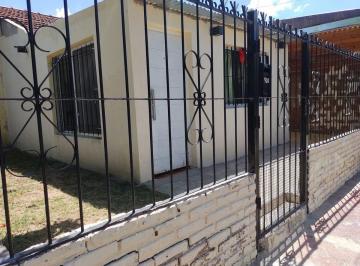 Casa · 90m² · 4 Ambientes · 1 Cochera · Vende Casa 3 Amb + un Depto 2 Amb. Campana