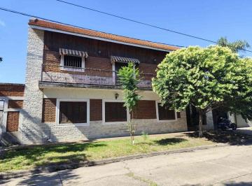 Casa · 360m² · 12 Ambientes · 1 Cochera · Casa a Remodelar con Gran Terreno Guadalupe Este