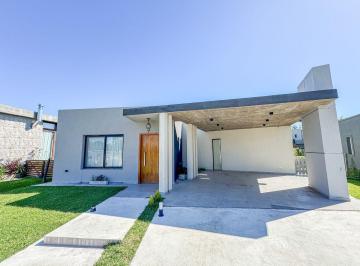 Casa · 200m² · 4 Ambientes · 3 Cocheras · Casa en Venta Santa Emilia 4amb Estrenar Diseño