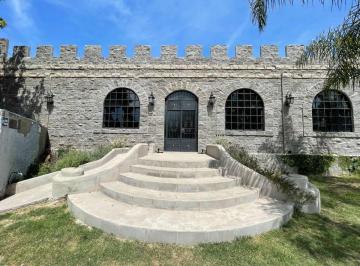 Quinta vacacional · 185m² · 2 Dormitorios · 3 Cocheras · Quinta Salon de Fiestas - Venta Castillo