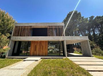 Casa · 204m² · 5 Ambientes · 1 Cochera · Casa Venta 5 Ambientes Barrio Pioneros Pinamar