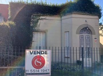 Casa · 200m² · 9 Ambientes · 2 Cocheras · Casa en Venta con Amplio Lote!