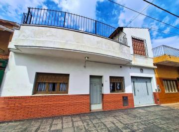 Casa · 242m² · 5 Ambientes · 2 Cocheras · Venta Casa con Cochera y Depósito + Depto San Justo