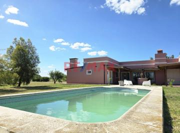 Casa · 244m² · 4 Ambientes · Casa 4 Ambientes Venta Cañuelas 10400 m² C/pileta