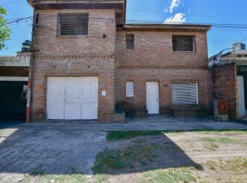 Casa · 160m² · 6 Ambientes · 1 Cochera · Casa en Venta Tolosa 4 Dorm., Cochera