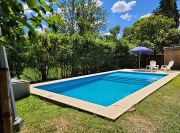 Casa · 190m² · 5 Ambientes · Alquiler Temporario en Funes