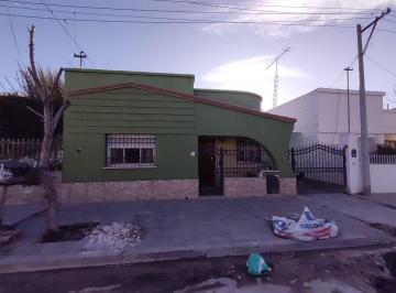 Casa · 160m² · 4 Ambientes · 1 Cochera · Casa Más Departamento Centrica