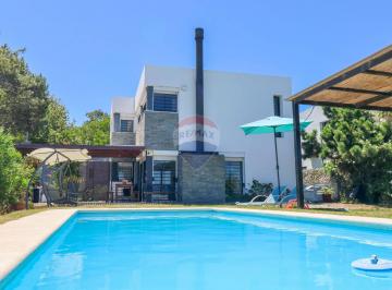 Casa · 132m² · 6 Ambientes · 2 Cocheras · Venta Casa Rambla Solymar 4 Dorm. Piscina