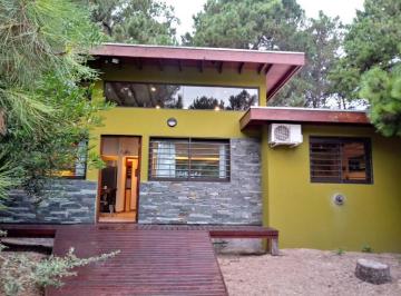 Casa · 130m² · 5 Ambientes · Casa en Venta - 3 Dorm. 3 Baños - 675 m² - Mar de Las Pampas