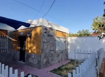 Casa · 81m² · 5 Ambientes · 2 Cocheras · Hermosa Casa en Venta