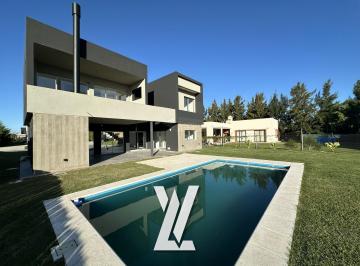 Casa · 236m² · 4 Ambientes · 2 Cocheras · Casa 4 Amb en Venta Las Golondrinas - Hudson