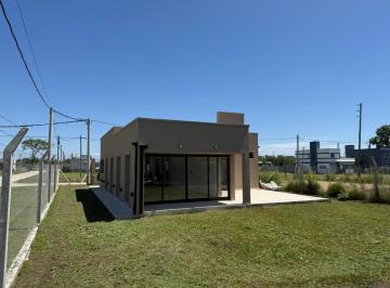 Casa · 100m² · 3 Ambientes · Casa en Venta - 2 Dorm. 1 Baño - 450 m² - La Plata