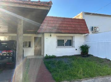 Casa · 110m² · 6 Ambientes · Casa en Venta. 4 Dorm. 1 Baño - 300 m² - Ensenada