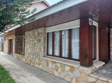 Casa · 178m² · 4 Ambientes · 1 Cochera · Casa en Venta - 3 Dorm. 2 Baños - Cochera - 200 m² - Necochea