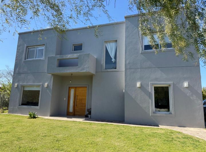 Casa en alquiler en Santa Guadalupe · 5 ambientes