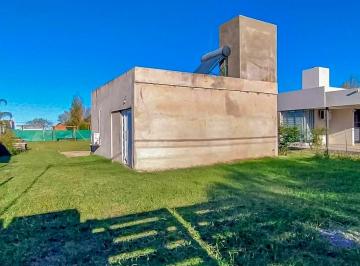 Casa · 52m² · 1 Ambiente · Ambiente Único con Patio y Parrillero en Barrio Las Tardes, Roldán.