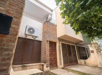 Casa · 102m² · 4 Ambientes · 1 Cochera · Casa PH de 3 Dorm. + Cochera
