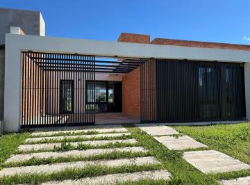 Casa · 180m² · 3 Dormitorios · 2 Cocheras · Venta Casa 3 Dorm. 1 Sola Planta Tejas Cuatro Malagueño Cba