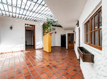 Casa · 200m² · 4 Ambientes · 1 Cochera · Venta, Casa, 4 Ambientes, Terraza, Quincho, Santos Lugares
