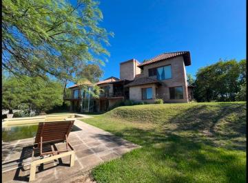 Casa · 600m² · 6 Ambientes · 5 Cocheras · Casa Las Delicias - Excelente Lote - Recibe Menor