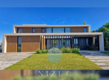 Casa de 5 ambientes, Berazategui · Casa en Venta en Puerto Nizuc, a Laguna (Entrega Inmediata)