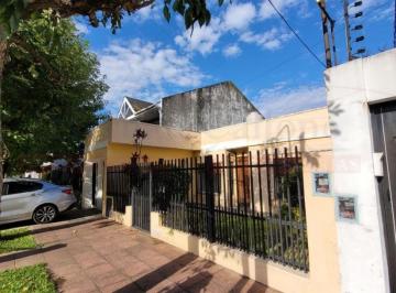 Casa · 80m² · 3 Ambientes · 1 Cochera · Casa 4 Ambientes con Patio y Garage en Buen Estado en Haedo