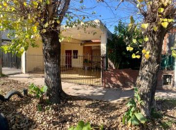 Casa · 82m² · 3 Ambientes · 2 Cocheras · Casa en Venta Berazategui