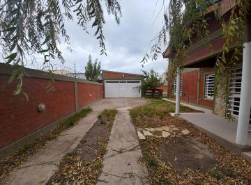 Casa · 170m² · 3 Ambientes · 2 Cocheras · En Venta, Casa Dos Dorm. en Fernandez Oro, Calle Arrayanes