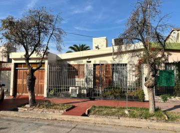 Casa · 100m² · 5 Ambientes · 1 Cochera · Casa en Venta Barrio Cementista Las Heras