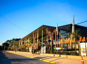 Local comercial · 143m² · 1 Ambiente · Local en Docks de Puerto. Tigre