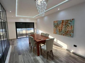 Casa · 256m² · 5 Ambientes · 3 Cocheras · Casa en Venta 3 Dorm. Barrio Alberdi Rosario