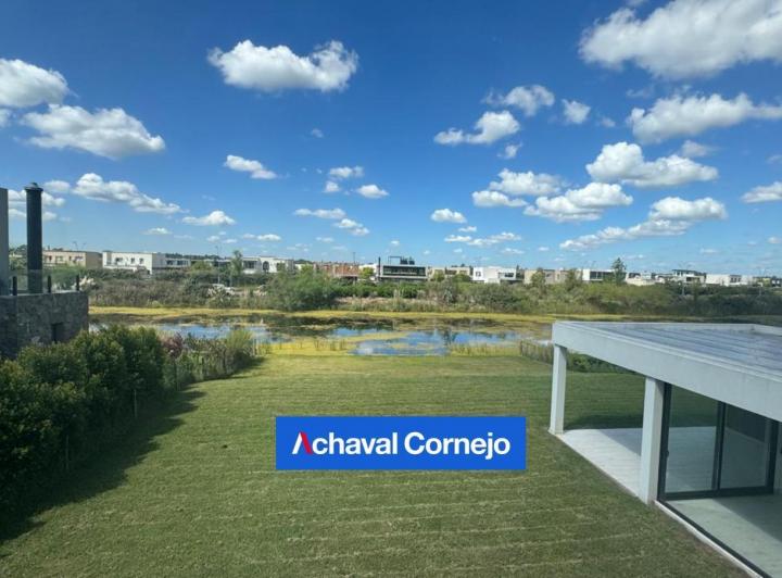 Casa · 990m² · 6 Ambientes · 1 Cochera