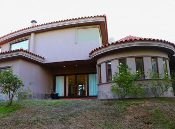 Casa · 960m² · 8 Dormitorios · 3 Cocheras · Casa de Categoria en Barrio Dalvian