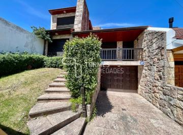 Casa · 306m² · 5 Ambientes · 5 Cocheras · Venta Chalet de 5 Ambientes con Gran Garage Para 5 Autos - Chauvin Mar del Plata