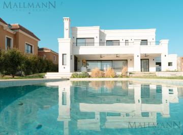 Casa · 315m² · 7 Ambientes · 3 Cocheras · Alquiler Anual Casa 4 Dorm con Pileta Sin Muebles
