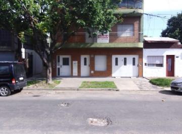 Departamento de 2 ambientes, Rosario · Departamento 1º Piso de Escalera Al Frente