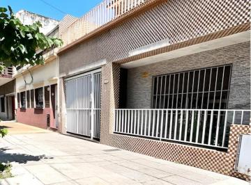 Casa · 130m² · 4 Ambientes · 1 Cochera · Casa en Liniers de 4 Ambientes