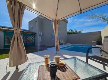 Casa · 160m² · 5 Ambientes · 2 Cocheras · Venta Casa 3 Dorm. Miradores 1 - Manantiales - Apto Credito