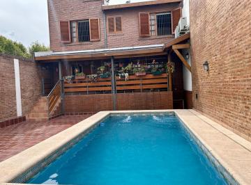 Casa · 250m² · 6 Ambientes · 3 Cocheras · Casa 6 Ambientes con Pileta y Quincho