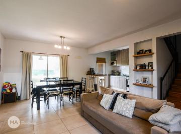 Casa · 140m² · 4 Ambientes · 1 Cochera · Casa 3 Dorm. 220 m² - Juan D. Perón 379 - Funes | Venta